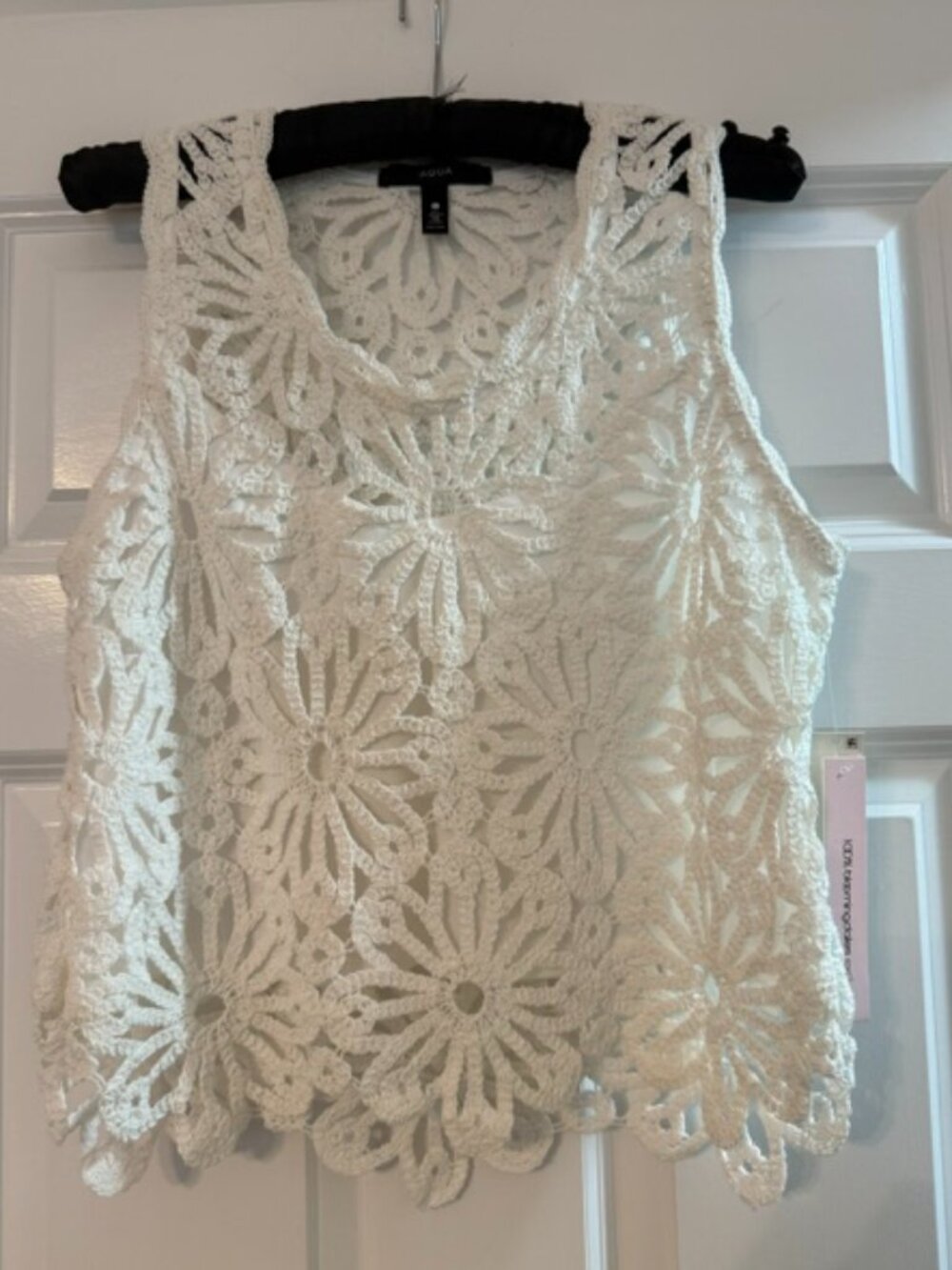 Aqua, NWT, Macrame floral tank top in White, Size L